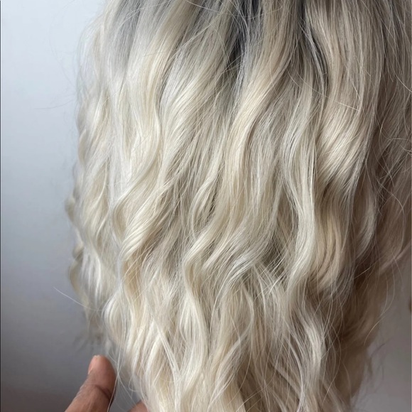 - 💫 18” PLATINUM BLONDE BROWN ROOTS WAVY LACE FRONT WIG * NEW* - Picture 9 of 12